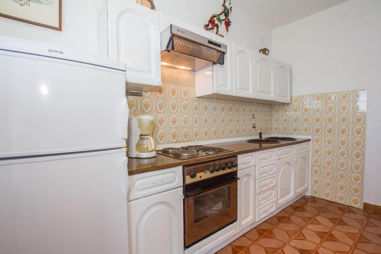 Apartments David - 20M From The Beach With Parking Trogir Exterior photo