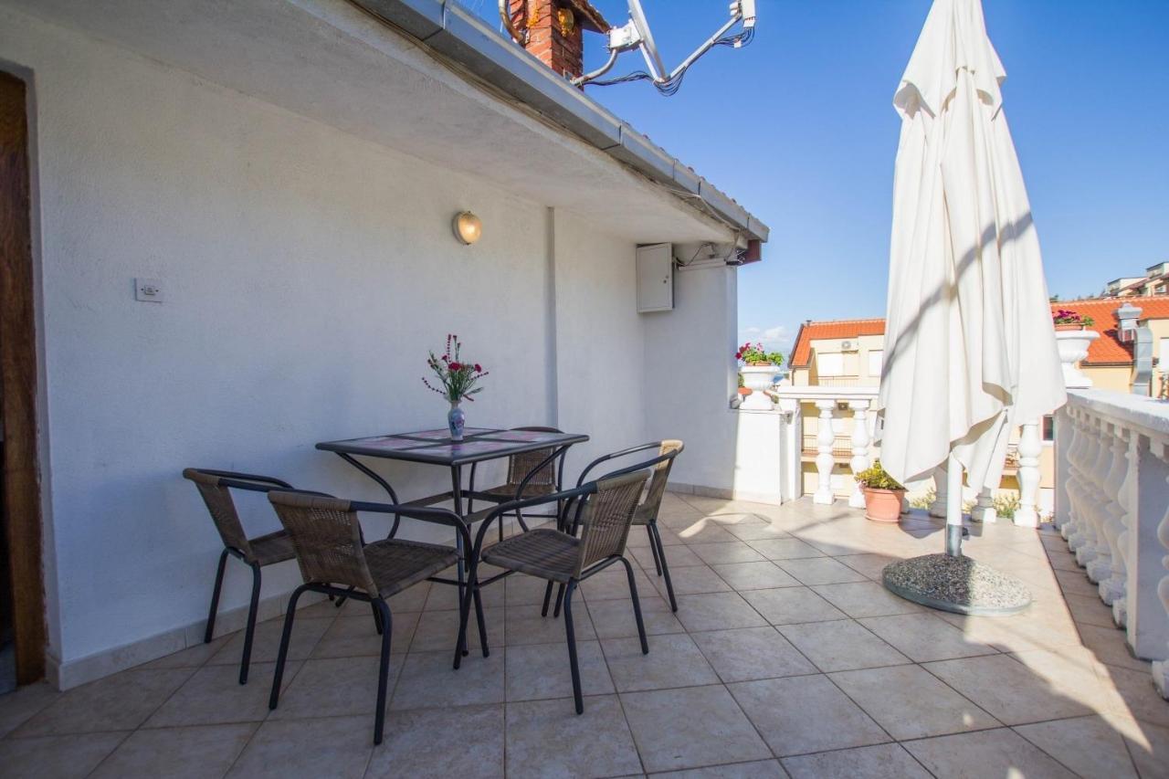 Apartments David - 20M From The Beach With Parking Trogir Exterior photo